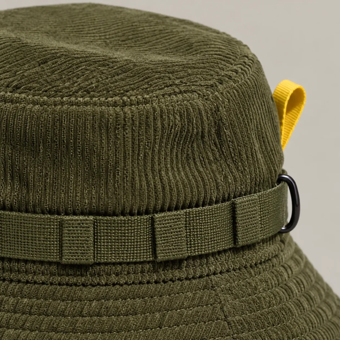 Cord Rail Bucket, close-up of the rail and hardware