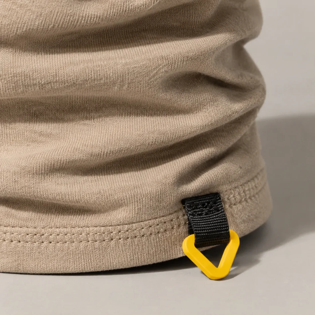 Lightweight Jersey Gaiter, close-up of the rail and hardware