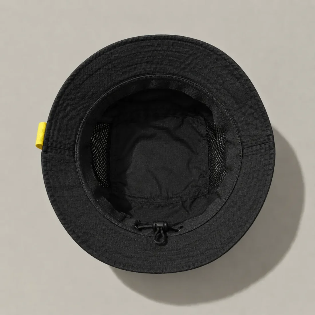 Mesh-Side Bucket, inside view with sweatband and size adjuster