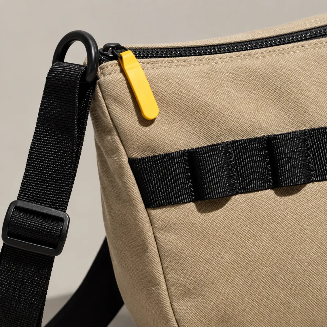 Rail Sling L, close-up of the rail and hardware