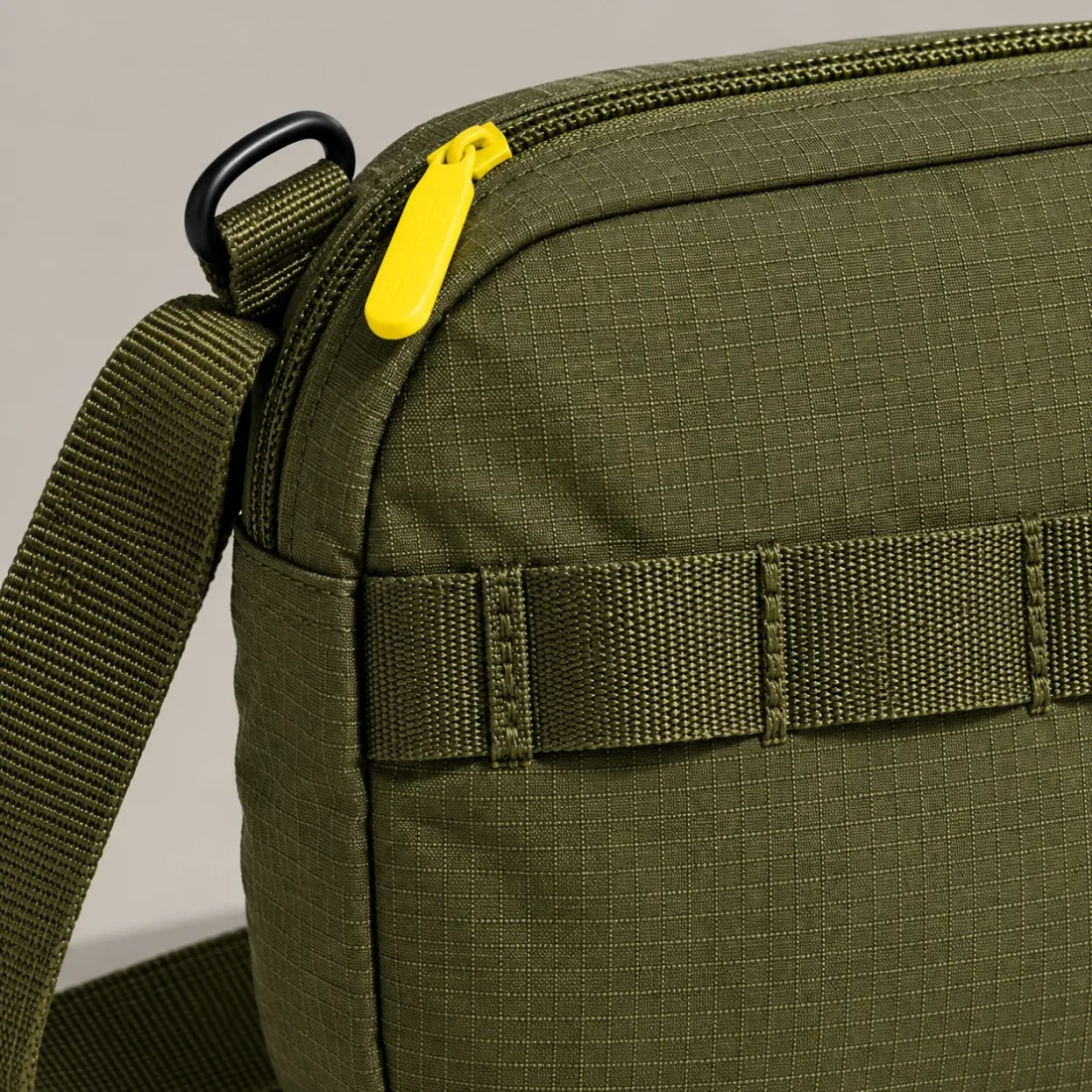 Rail Sling S, close-up of the rail and hardware
