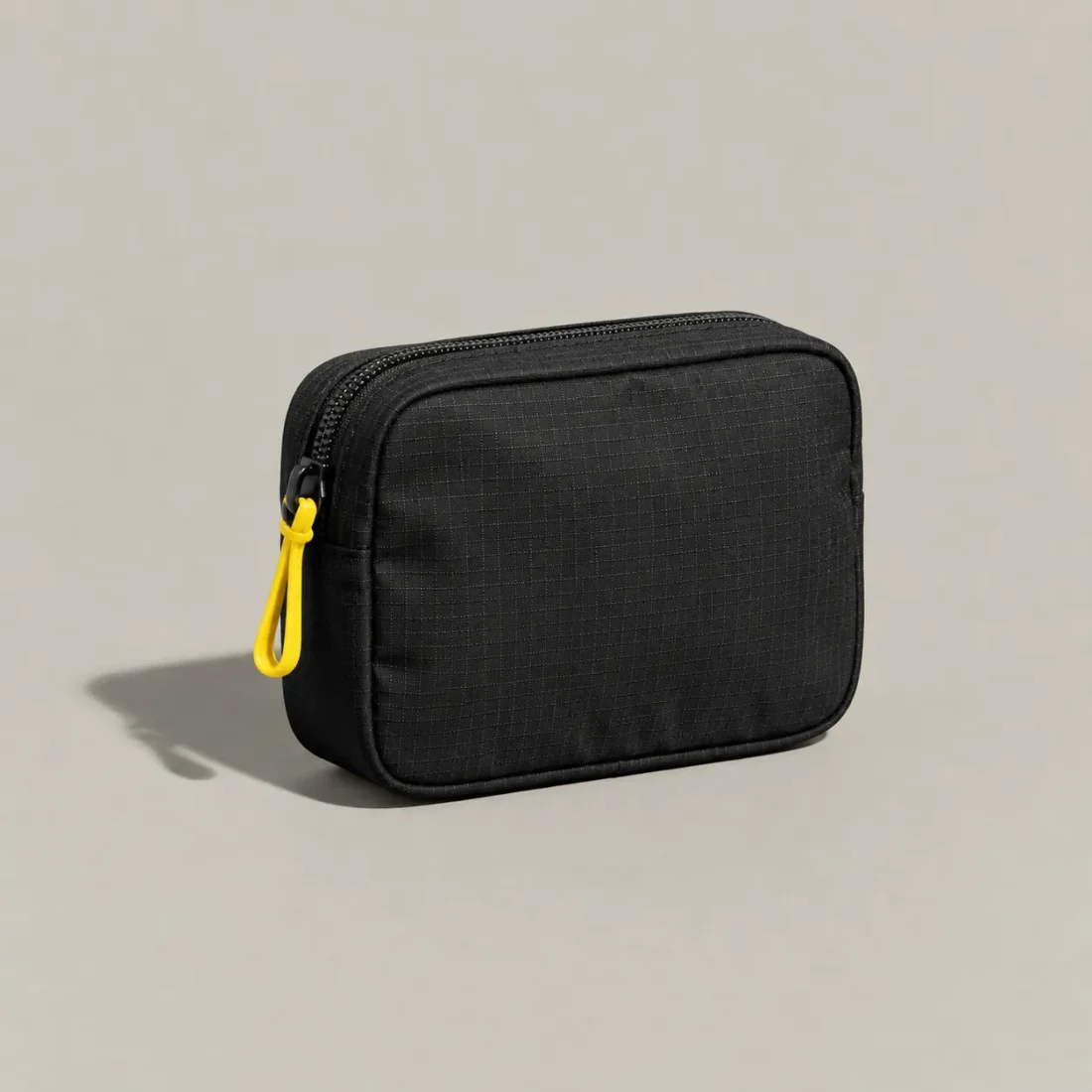 Zip Pocket M, studio photo